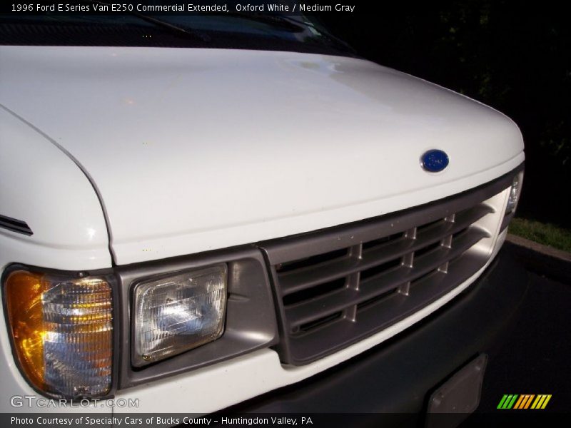Oxford White / Medium Gray 1996 Ford E Series Van E250 Commercial Extended