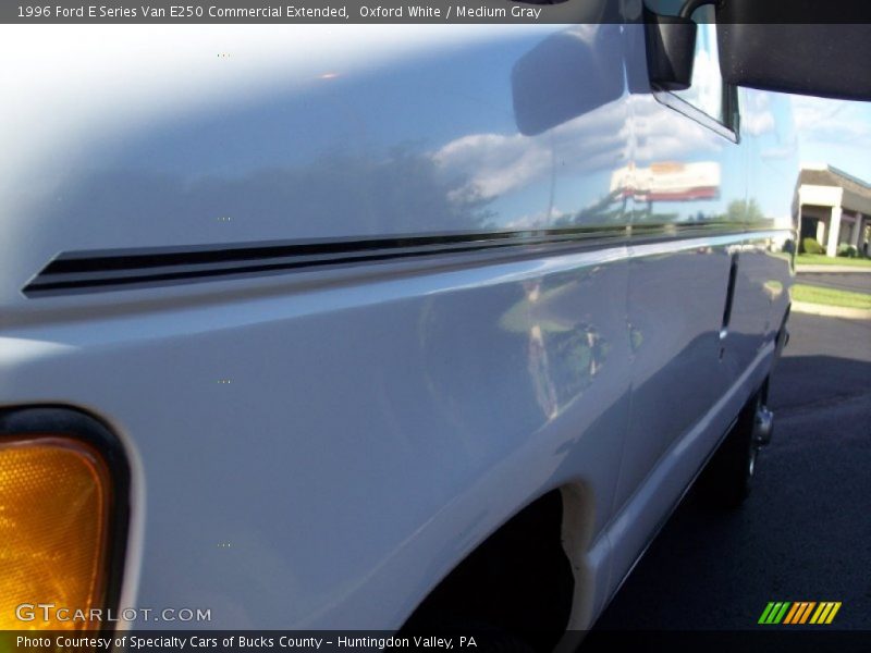 Oxford White / Medium Gray 1996 Ford E Series Van E250 Commercial Extended