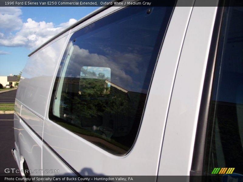 Oxford White / Medium Gray 1996 Ford E Series Van E250 Commercial Extended