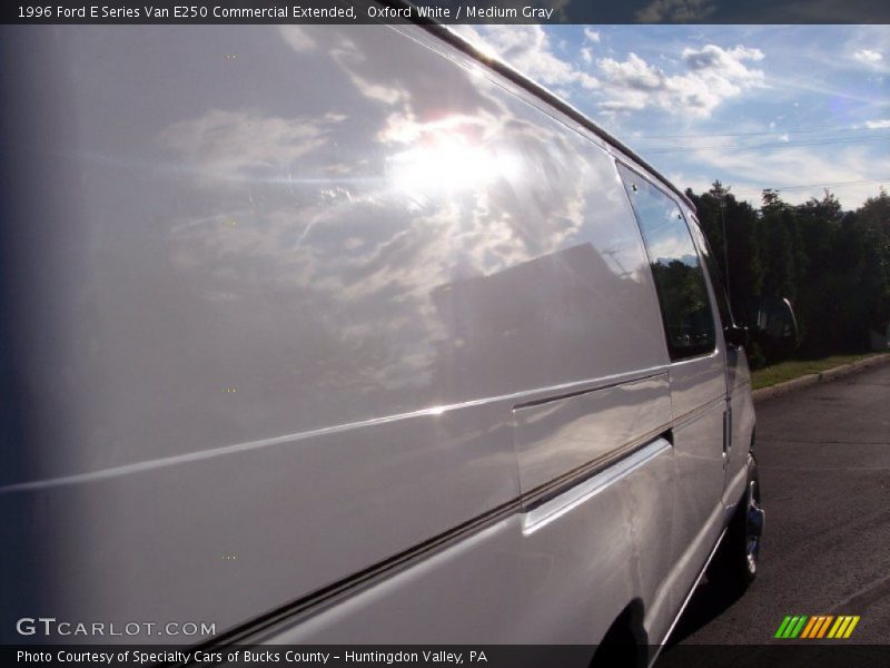 Oxford White / Medium Gray 1996 Ford E Series Van E250 Commercial Extended