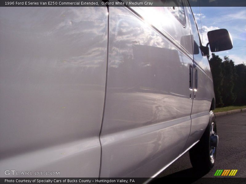 Oxford White / Medium Gray 1996 Ford E Series Van E250 Commercial Extended