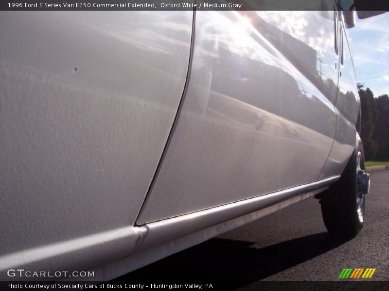 Oxford White / Medium Gray 1996 Ford E Series Van E250 Commercial Extended