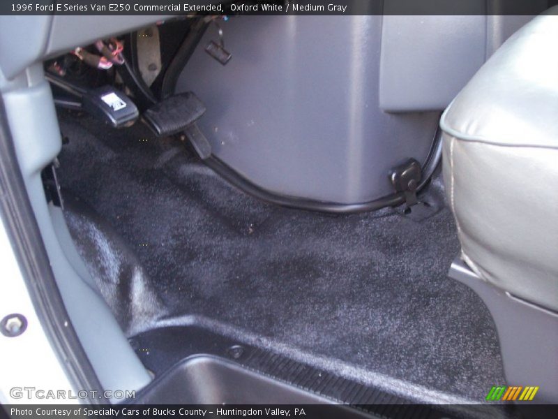 Oxford White / Medium Gray 1996 Ford E Series Van E250 Commercial Extended