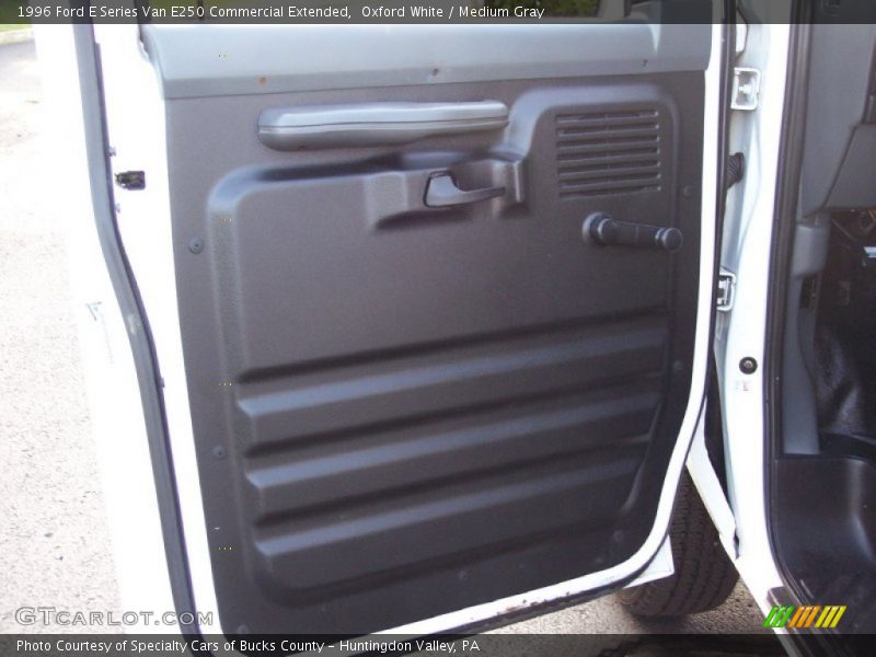 Oxford White / Medium Gray 1996 Ford E Series Van E250 Commercial Extended