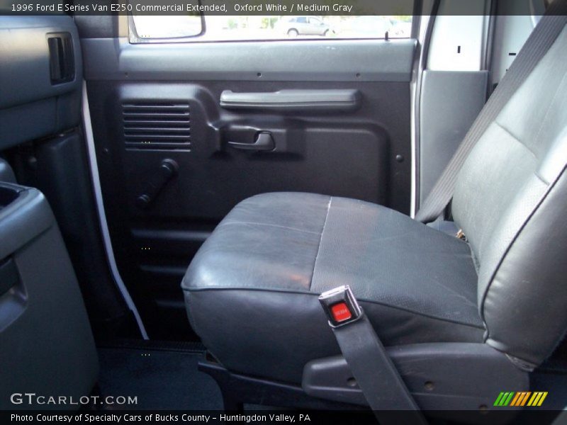 Oxford White / Medium Gray 1996 Ford E Series Van E250 Commercial Extended