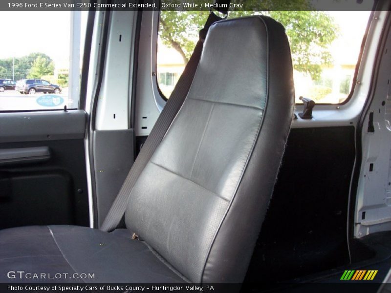 Oxford White / Medium Gray 1996 Ford E Series Van E250 Commercial Extended