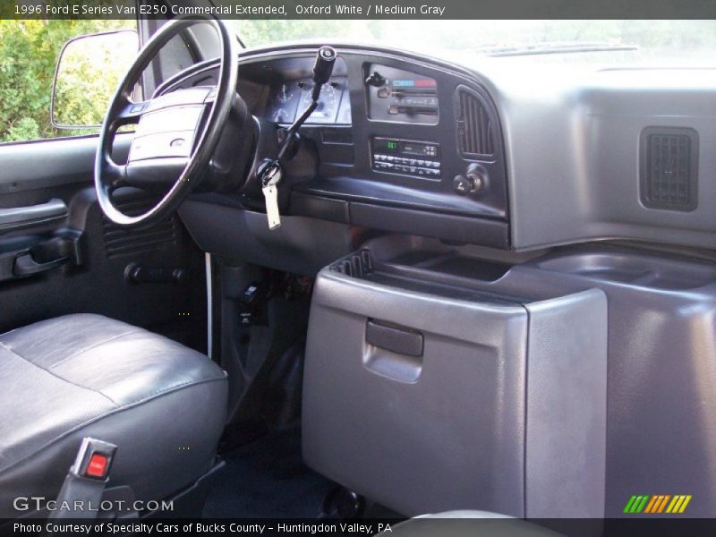 Oxford White / Medium Gray 1996 Ford E Series Van E250 Commercial Extended