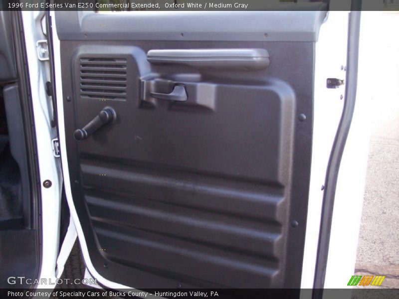 Oxford White / Medium Gray 1996 Ford E Series Van E250 Commercial Extended