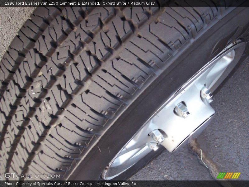 Oxford White / Medium Gray 1996 Ford E Series Van E250 Commercial Extended