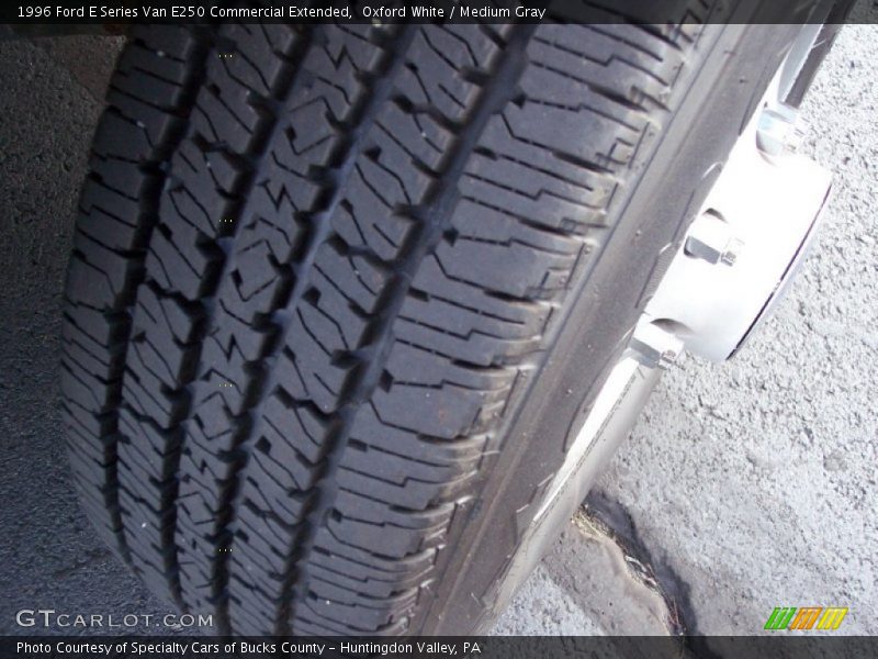 Oxford White / Medium Gray 1996 Ford E Series Van E250 Commercial Extended