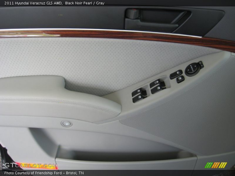 Black Noir Pearl / Gray 2011 Hyundai Veracruz GLS AWD