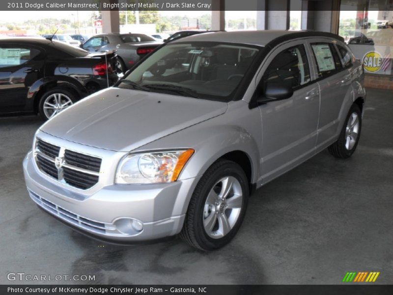 Bright Silver Metallic / Dark Slate Gray 2011 Dodge Caliber Mainstreet