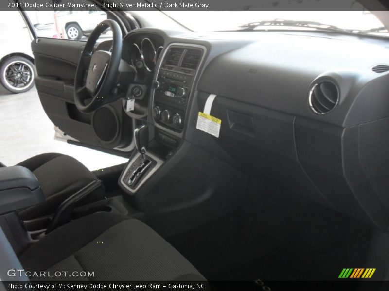 Bright Silver Metallic / Dark Slate Gray 2011 Dodge Caliber Mainstreet