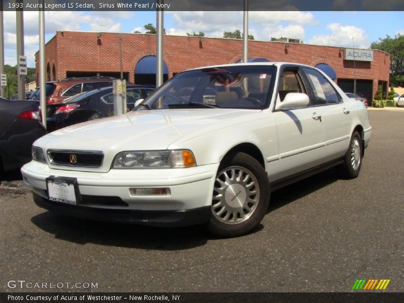 Front 3/4 View of 1993 Legend LS Sedan