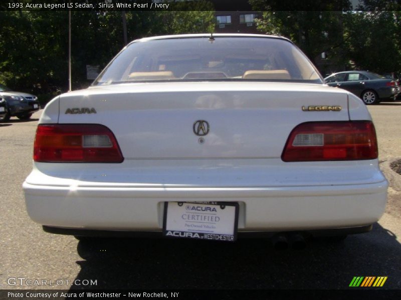 Sirius White Pearl / Ivory 1993 Acura Legend LS Sedan