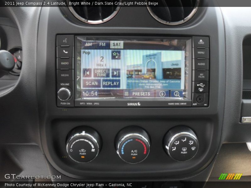 Bright White / Dark Slate Gray/Light Pebble Beige 2011 Jeep Compass 2.4 Latitude