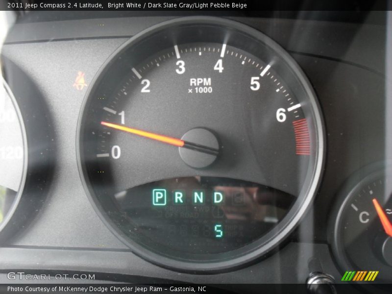 Bright White / Dark Slate Gray/Light Pebble Beige 2011 Jeep Compass 2.4 Latitude