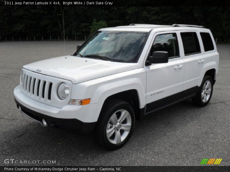 Bright White / Dark Slate Gray 2011 Jeep Patriot Latitude X 4x4