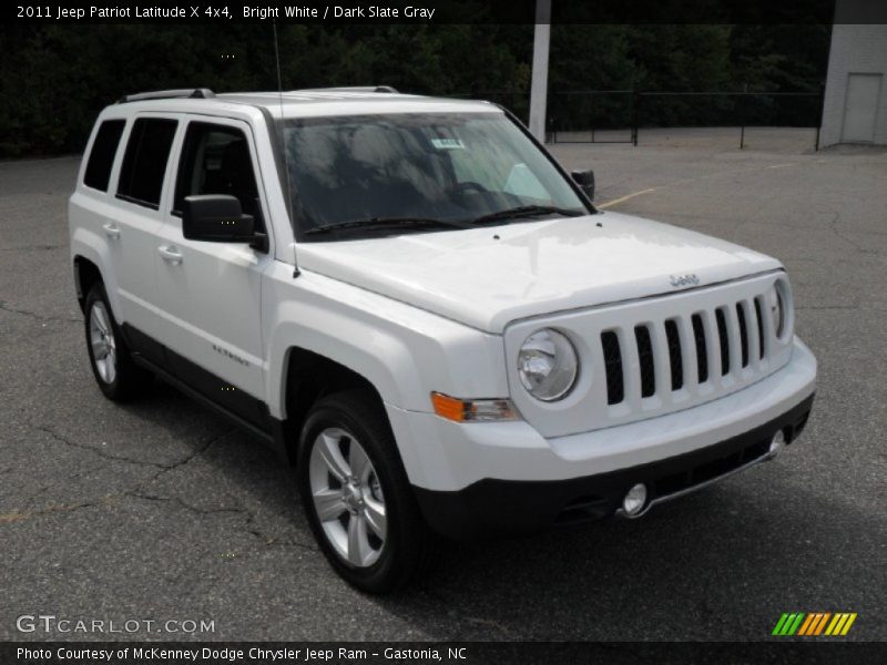 Bright White / Dark Slate Gray 2011 Jeep Patriot Latitude X 4x4