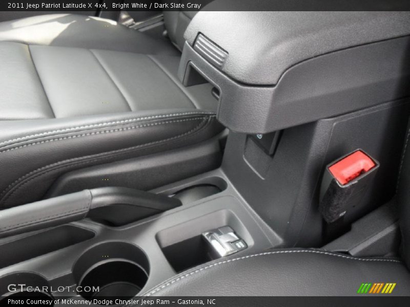 Bright White / Dark Slate Gray 2011 Jeep Patriot Latitude X 4x4
