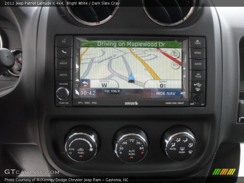 Bright White / Dark Slate Gray 2011 Jeep Patriot Latitude X 4x4