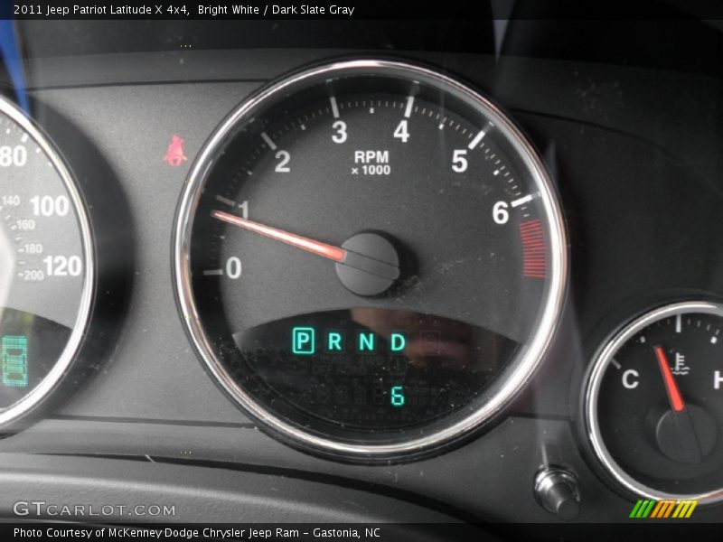 Bright White / Dark Slate Gray 2011 Jeep Patriot Latitude X 4x4