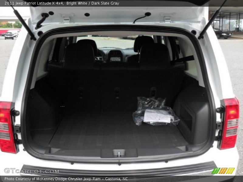 Bright White / Dark Slate Gray 2011 Jeep Patriot Latitude X 4x4