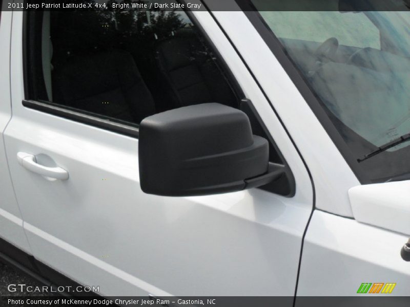 Bright White / Dark Slate Gray 2011 Jeep Patriot Latitude X 4x4