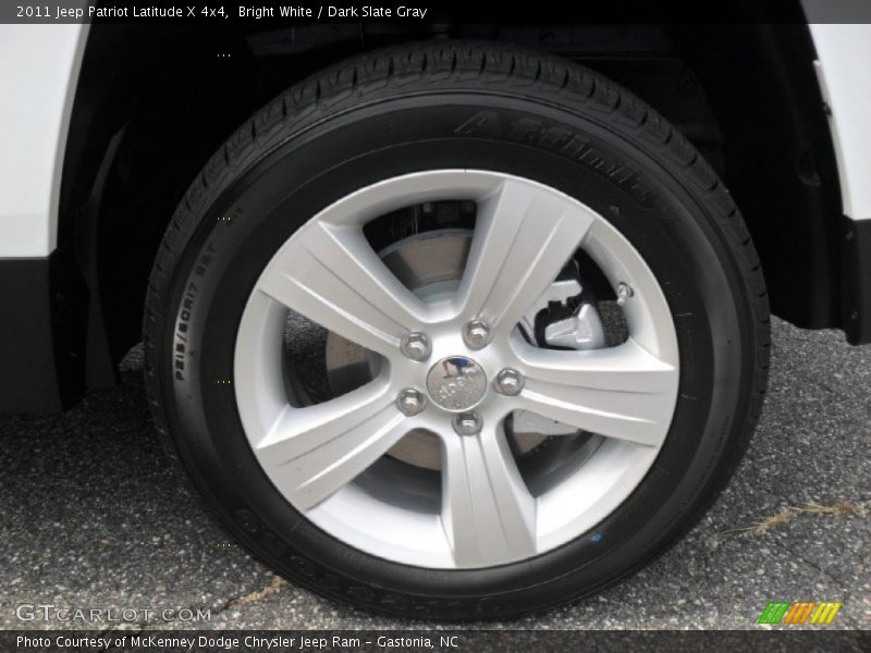 Bright White / Dark Slate Gray 2011 Jeep Patriot Latitude X 4x4