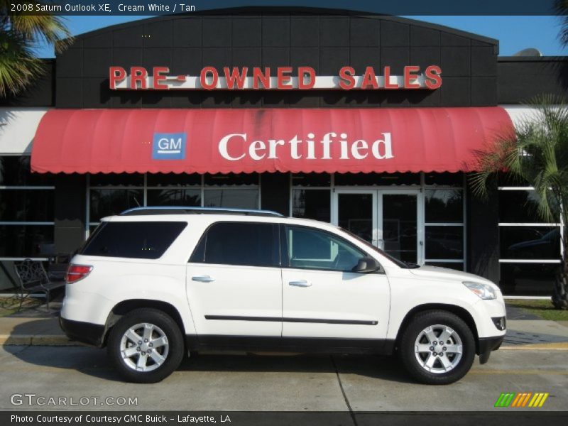 Cream White / Tan 2008 Saturn Outlook XE