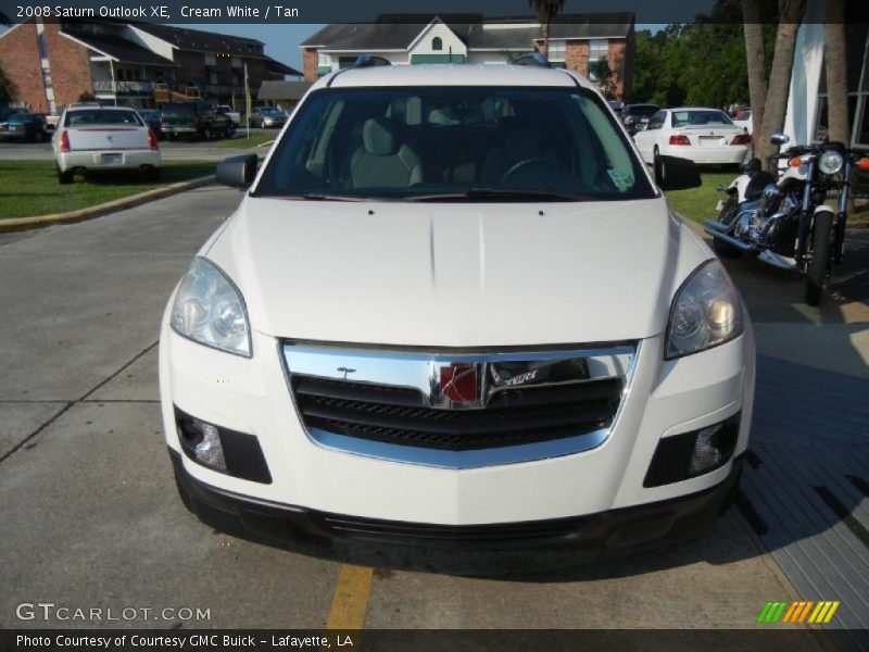 Cream White / Tan 2008 Saturn Outlook XE