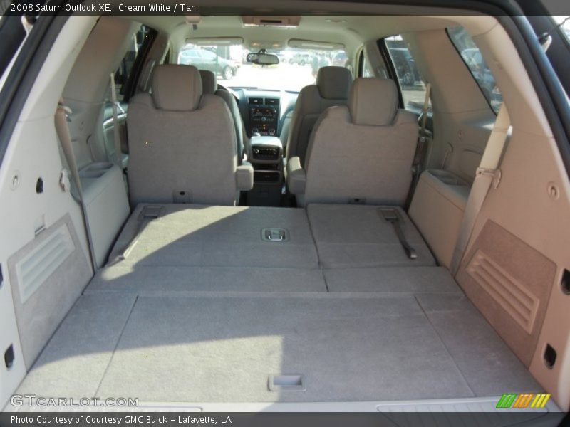 Cream White / Tan 2008 Saturn Outlook XE