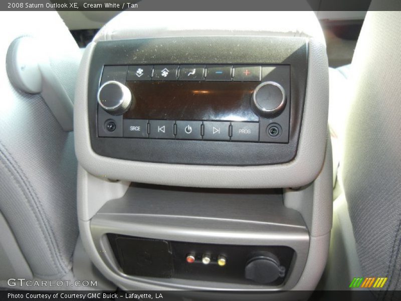 Cream White / Tan 2008 Saturn Outlook XE