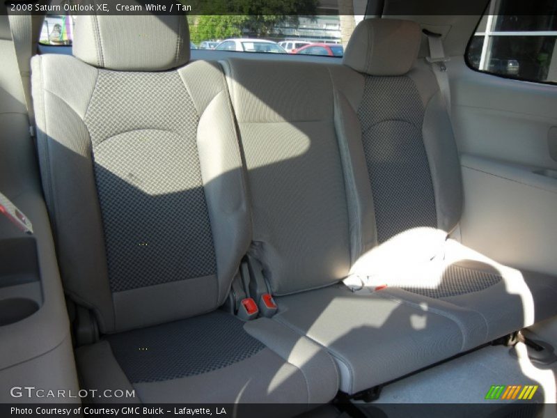 Cream White / Tan 2008 Saturn Outlook XE