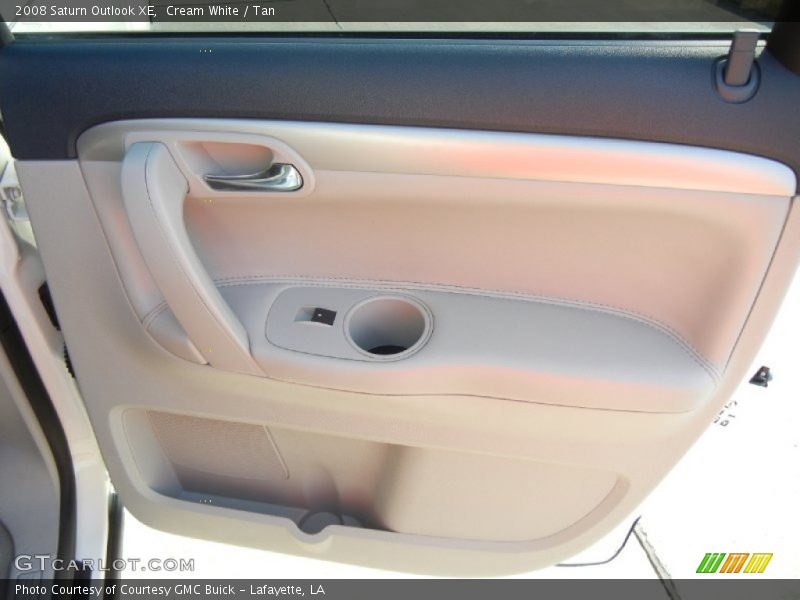 Cream White / Tan 2008 Saturn Outlook XE