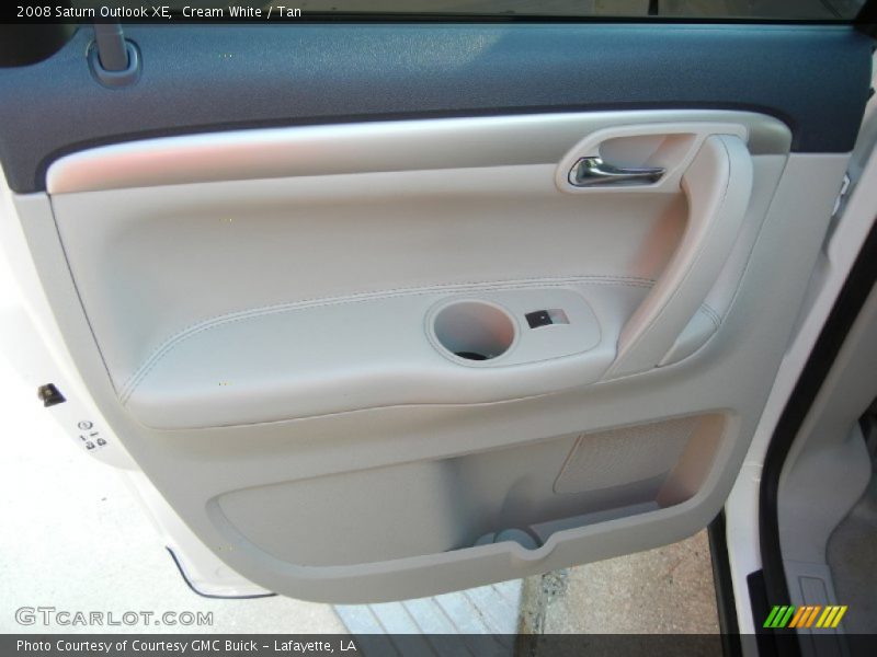 Cream White / Tan 2008 Saturn Outlook XE