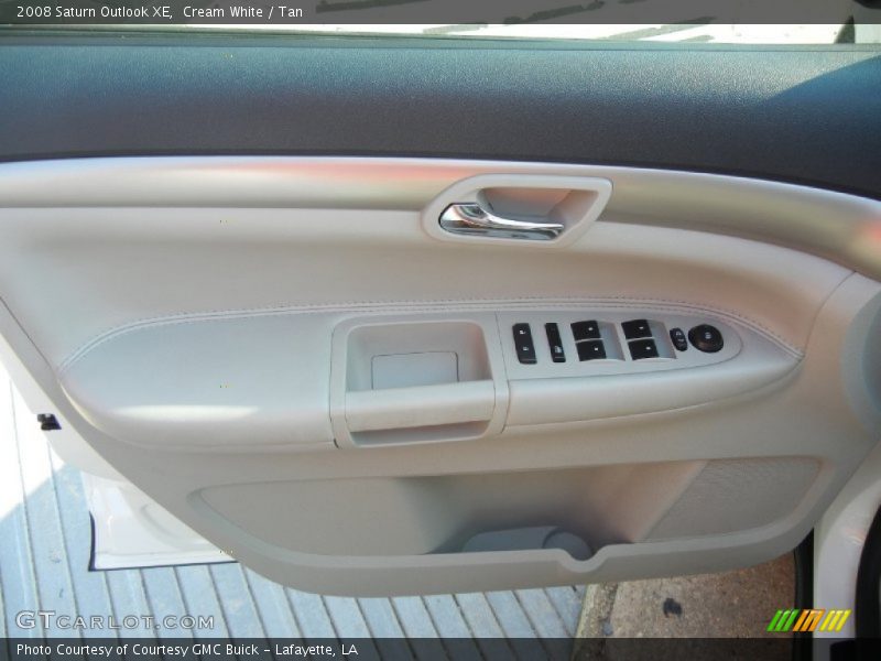 Cream White / Tan 2008 Saturn Outlook XE
