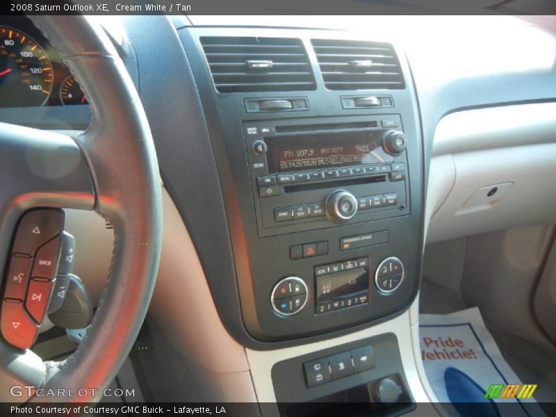 Cream White / Tan 2008 Saturn Outlook XE