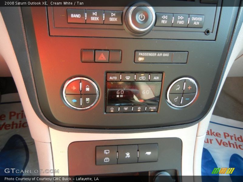Cream White / Tan 2008 Saturn Outlook XE