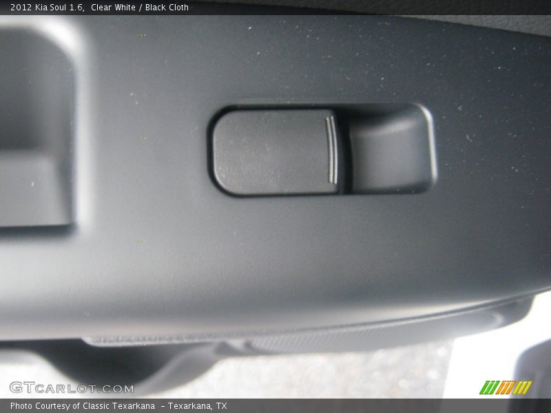 Clear White / Black Cloth 2012 Kia Soul 1.6