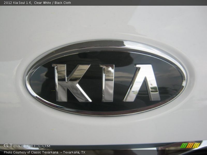Clear White / Black Cloth 2012 Kia Soul 1.6