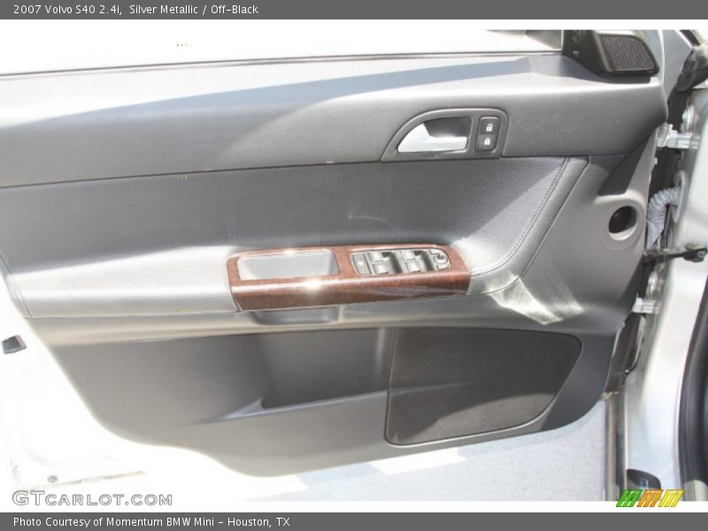 Silver Metallic / Off-Black 2007 Volvo S40 2.4i