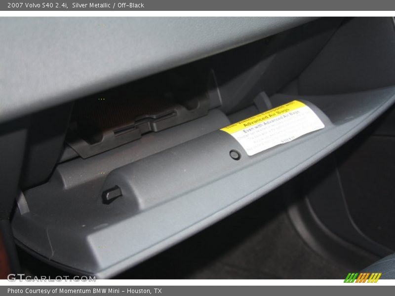 Silver Metallic / Off-Black 2007 Volvo S40 2.4i