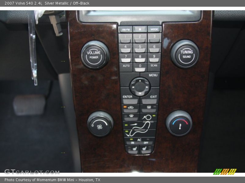 Silver Metallic / Off-Black 2007 Volvo S40 2.4i