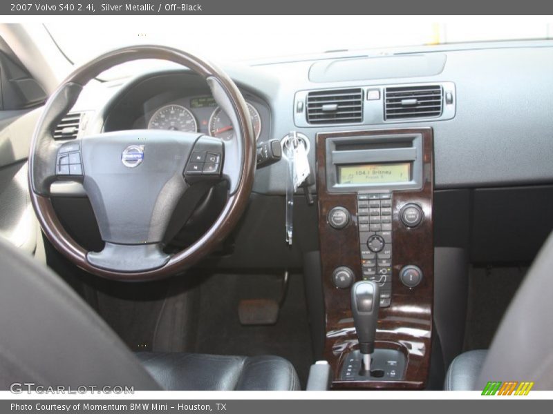 Silver Metallic / Off-Black 2007 Volvo S40 2.4i