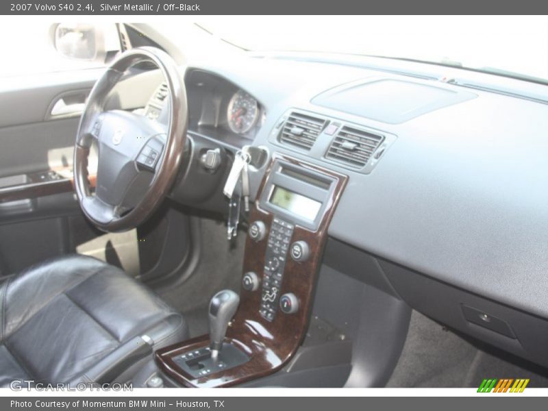 Silver Metallic / Off-Black 2007 Volvo S40 2.4i