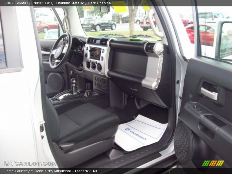 Titanium Metallic / Dark Charcoal 2007 Toyota FJ Cruiser 4WD