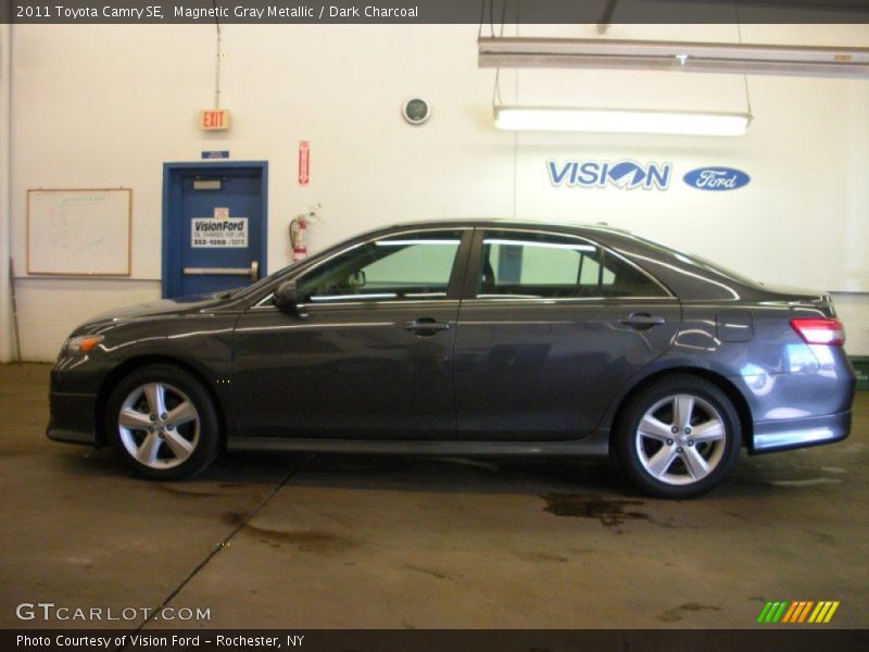 Magnetic Gray Metallic / Dark Charcoal 2011 Toyota Camry SE