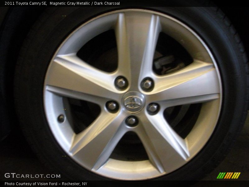 Magnetic Gray Metallic / Dark Charcoal 2011 Toyota Camry SE