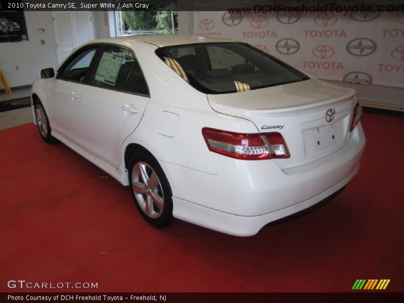 Super White / Ash Gray 2010 Toyota Camry SE
